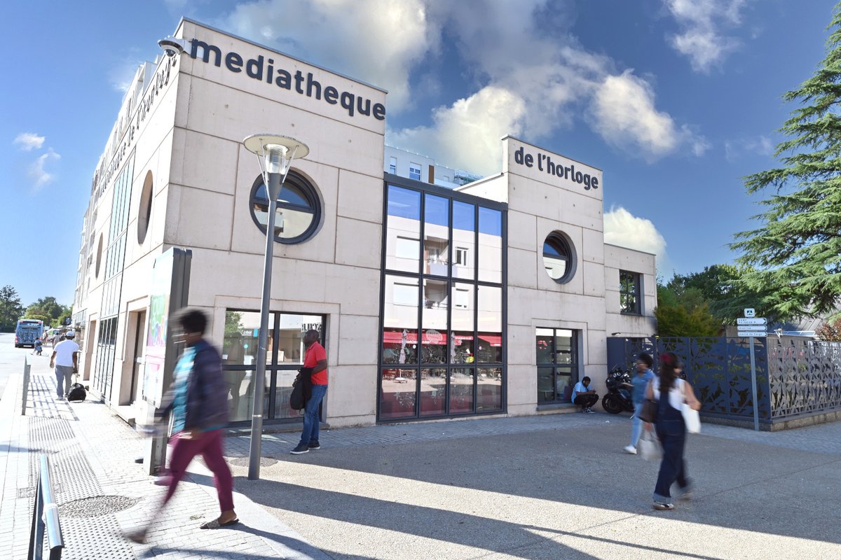 #CULTURE | 🥰📘 L'automne est là : les jours raccourcissent, la météo est plus fraîche...Et si c'était l'occasion de se remettre à la lecture ?

📚 🗣 Rendez-vous demain, 𝐬𝐚𝐦𝐞𝐝𝐢 𝟏𝟖/𝟏𝟎, 𝐝𝐞 𝟏𝟔𝐡 𝐚̀ 𝟏𝟕𝐡𝟑𝟎 𝐚̀ 𝐥𝐚 𝐦𝐞́𝐝𝐢𝐚𝐭𝐡𝐞̀𝐪𝐮𝐞 𝐇𝐨𝐫𝐥𝐨𝐠𝐞 pour