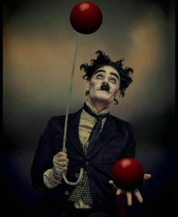 epmanolo's tweet photo. ~"Magia también es todo aquello que hacemos las personas rotas para tapar las grietas y sonreír sin que nadie se de cuenta". https://t.co/yHWzpudVeM