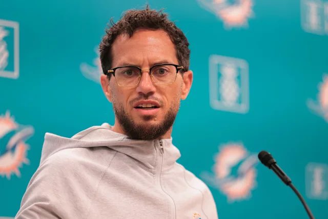 Strange: Dolphins HC Mike McDaniel on trade speculation involving his players.

"All rumors for Miami Dolphins players are baseless, currently."

😬😬😬 