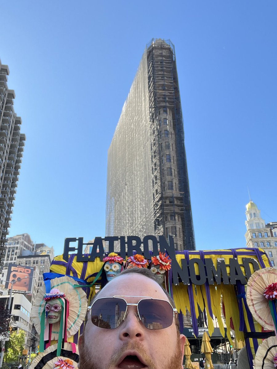 TheOneTrueDan_'s tweet photo. Not a cloud in the sky. Can I get a happy fkn Friday in the chat yall?! https://t.co/04GFzOKAic
