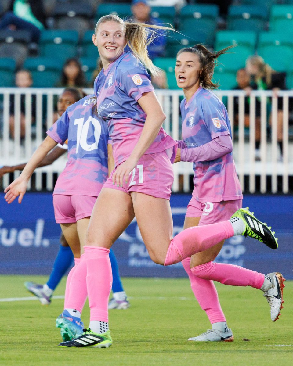 LEXSCwomen's tweet photo. 𝙏𝙖𝙠𝙚 𝙖 𝙗𝙤𝙬, 𝙃𝙖𝙣𝙣𝙖𝙝 𝙎𝙝𝙖𝙧𝙩𝙨. 🙇‍♀️💐

They had no answers for her deadly throws last night.

#LexGo | #PoweredByHer https://t.co/56D03FeWSj