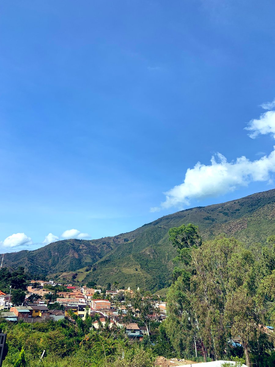 KarolPastranaR's tweet image. Nos reciben en la provincia SotoNorte con mucho amor! 🩵

Vamos a aprender a solucionar conflictos de manera pacífica! 

#CONSTRUYENDOPAZ 🕊️

@CCBucaramanga