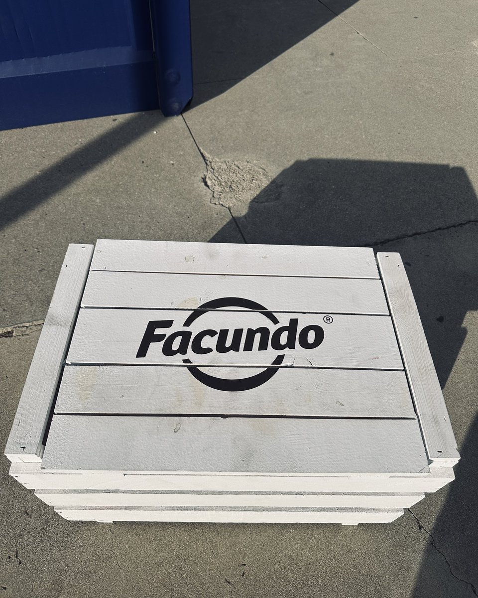 CDLeganes's tweet image. 🎁La Mystery Box cambia de ubicación y se sitúa junto a la puerta 8. 

🤩Para el #LeganésMálaga más premios, y uno de ellos muy especial gracias a nuestros amigos de Facundo 🤤

🙌🏻¡No te olvides tu bufanda!