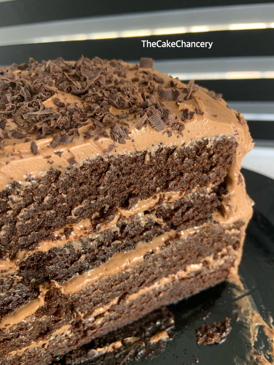 TheCakeChancery's tweet photo. 4 layers of decadent moist chocolate cake layered with chocolate mousse and frosted with chocolate fudge 🔥…
The outside is fantastic, the taste is to die for …!!!!!
Please help me Retweet 🙏🙏🙏🙏🙏 https://t.co/jY8U16ps8s