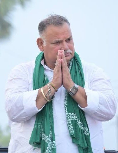 Shubhamshuklamp's tweet image. बाहुबली मुन्ना शुक्ला जेल में बंद हैं। उनकी बेटी शिवानी शुक्ला को लालगंज से RJD ने टिकट दे दिया है 

मजे की बात ये है कि उधर कांग्रेस ने भी लालगंज सीट पर अपना उम्मीदवार आदित्य कुमार राजा को खड़ा किया ..

बिहार में में ऐसी कई सीटें हैं जहाँ महागठबंधन के प्रत्याशी एक दूसरे के खिलाफ…