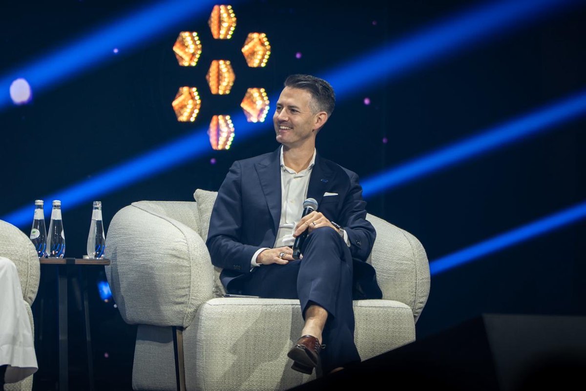 جلسة Skill, Talent Or Culture في جوي فورم 2025 جمعت د. عصام بخاري، تيم فيش، ستيفان زوننفلد، كيفن شوتكه، ومحمد إسلام في حوار عن تكامل المهارات، الإبداع، الثقافة، والتقنية لبناء محتوى وترفيه من الألعاب والكوميكس إلى الأفلام والتجارب الحية.

Skill, Talent Or Culture session at