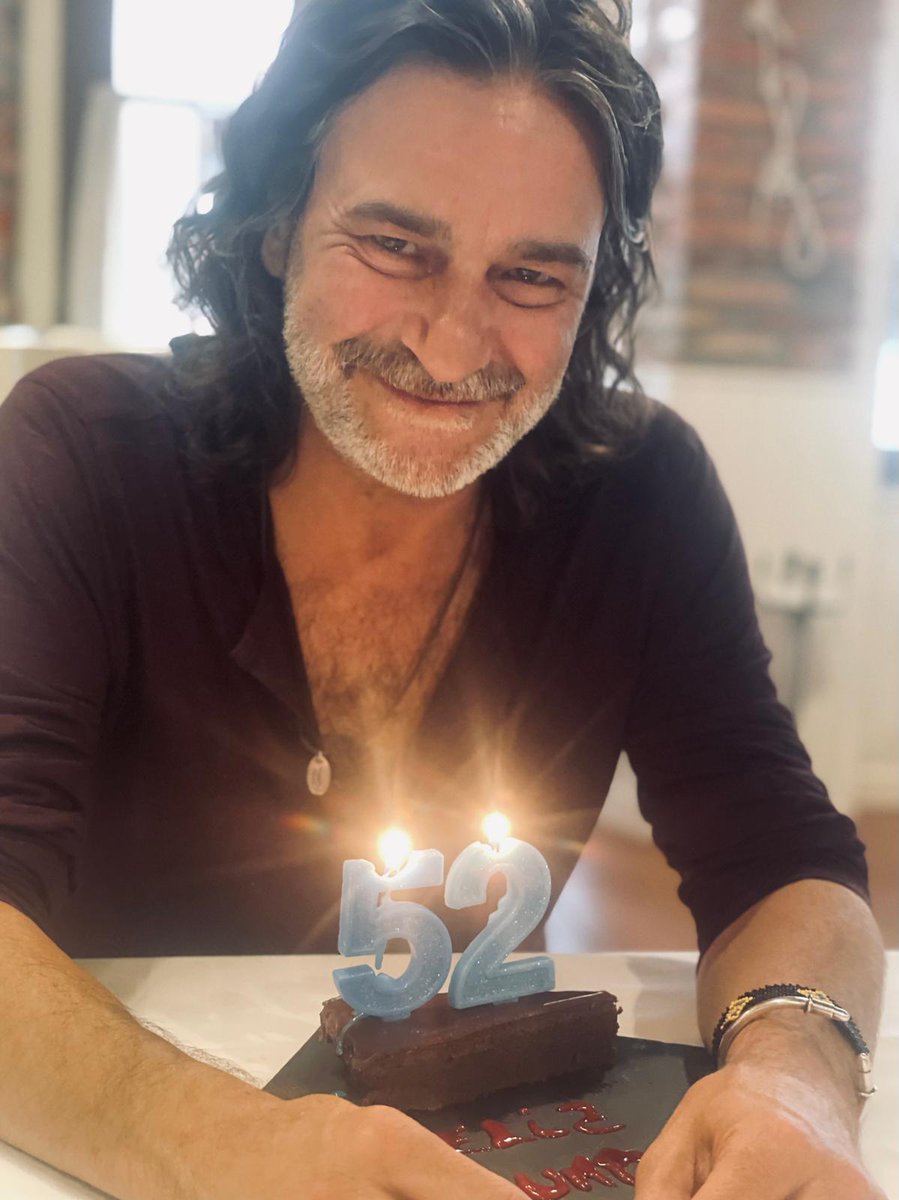 Muchísimas gracias a todo el mundo por vuestro cariño y felicitaciones. Muy emocionado también por vuestra gran acogida a 1973. Os quiero!!
Quique.