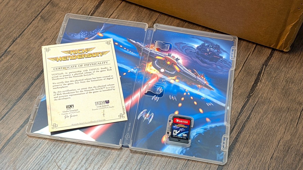Here's a look at the inside of the standard edition of #RickHenderson for the Nintendo Switch. While the contents are the same as it's PS5 counterpart,  one of differences between the two is the back cover art. It's make the Switch version feel a bit unique!

#Shmup #STG