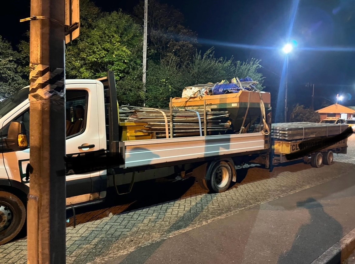 DVSAEnforcement's tweet image. Why we do what we do👇Part 2️⃣

❌Drivers hours, overweight &amp;amp; roadworthiness prohibitions issued
❌Court deposit paid
❌Immobilised
❌Sent for prosecution

So much could have gone wrong, lives potentially saved✅

#DVSA #SavingLives #RoadSafety #NonCompliant