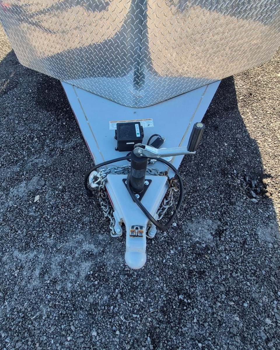 TodayUtility's tweet image. Horse Trailer FOR SALE! 🏷️

2024 VALLEY TRAILERS 3810
📲 (419) 664-7017
📐 18' Length
📌 Edon, Ohio

Link to Listing ➡️ ow.ly/rTG150XaNbA

#TrailerForSale #HorseTrailer #FarmLife #UtilityTrailersToday