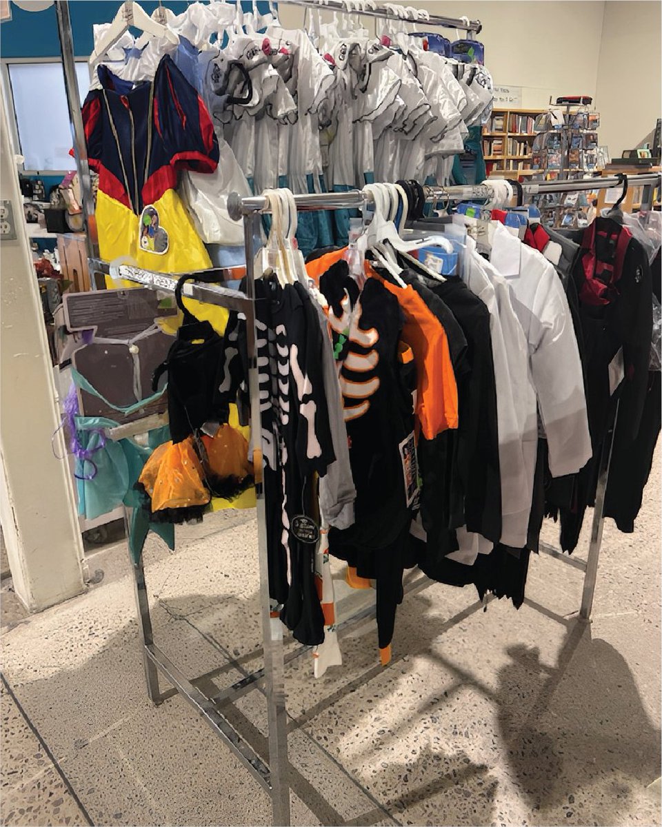 HabitatHuronia's tweet photo. 🎃 Until Oct 31st, shop Halloween & Fall décor at Habitat ReStores in Alliston, Barrie & Collingwood! Every purchase supports affordable housing. 🍂
#HabitatHuronia #ReStoreFinds https://t.co/kWQz1hNxpU