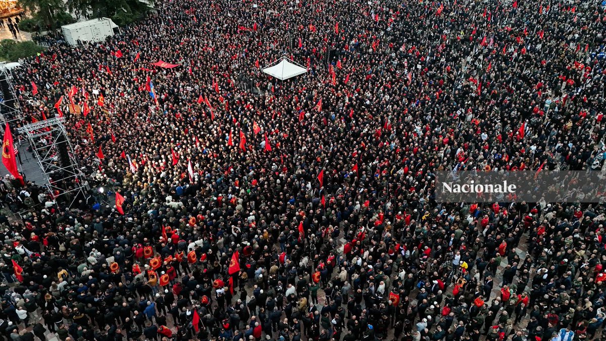 Një komb. Një gjuhë. Një flamur. 

Veç Shqipni Etnike, kurgjë tjetër 🇦🇱