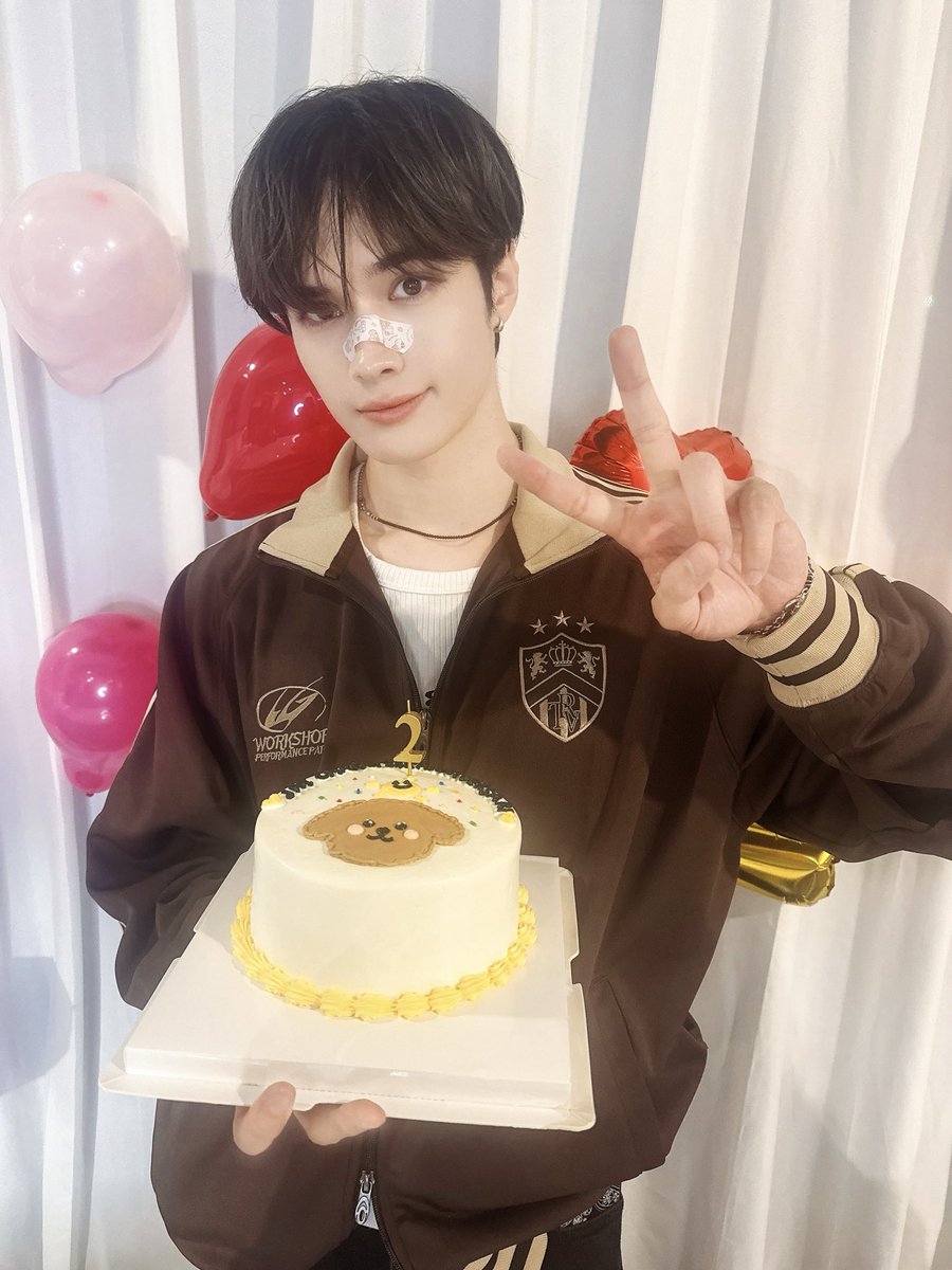 jchang63's tweet image. Happy 2nd Anniversary😎🤟
데뷔부터 지금까지 좋아해 준 선라이트도 새로운 선라이트도 모두모두 소중하고 사랑해💛 선라이트 생각하면서 열심히 또 달려볼게~ 매일매일 봐도 보고 싶으니까ㅏ 하루 동안 2주년 축하해 줘서 행복했어🫶 우리 선라이트 항상 함께해 줘서 고마워요~! 잘 자ㅏ good…
