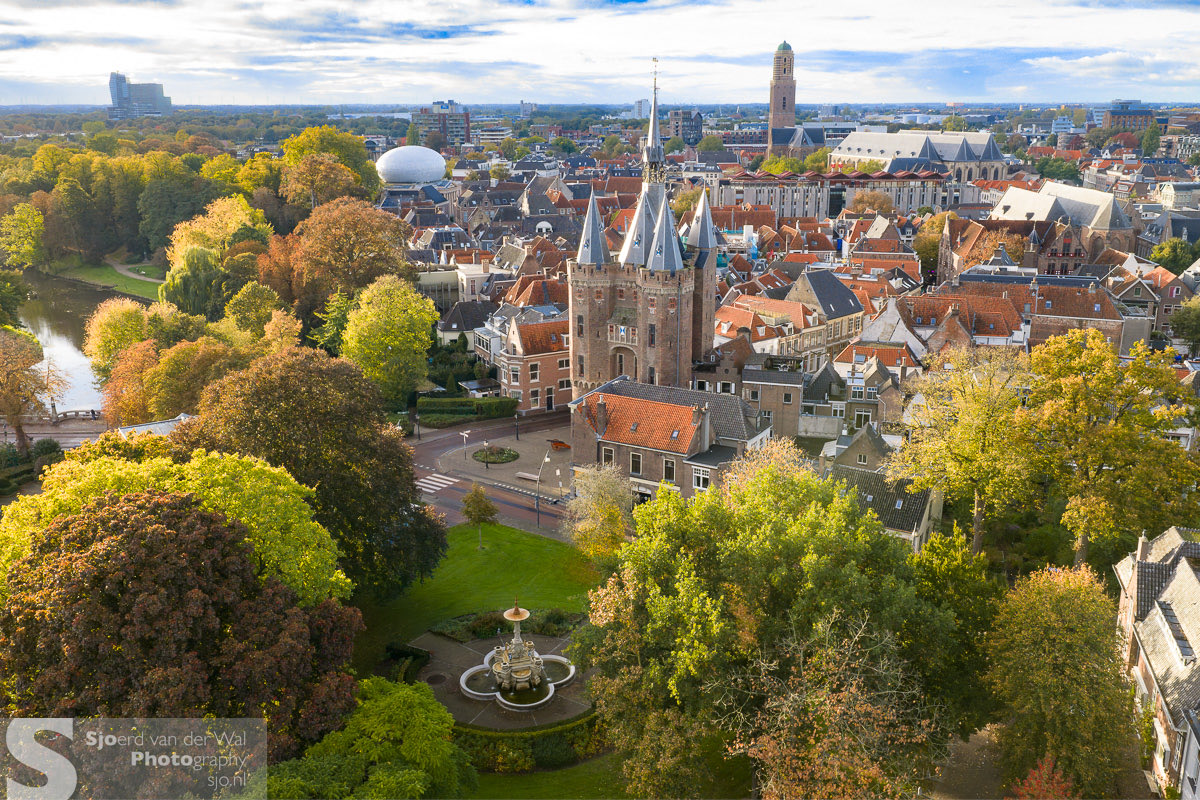 Herfstkleuren bij de Sassenpoort.
#Zwolle #herfst