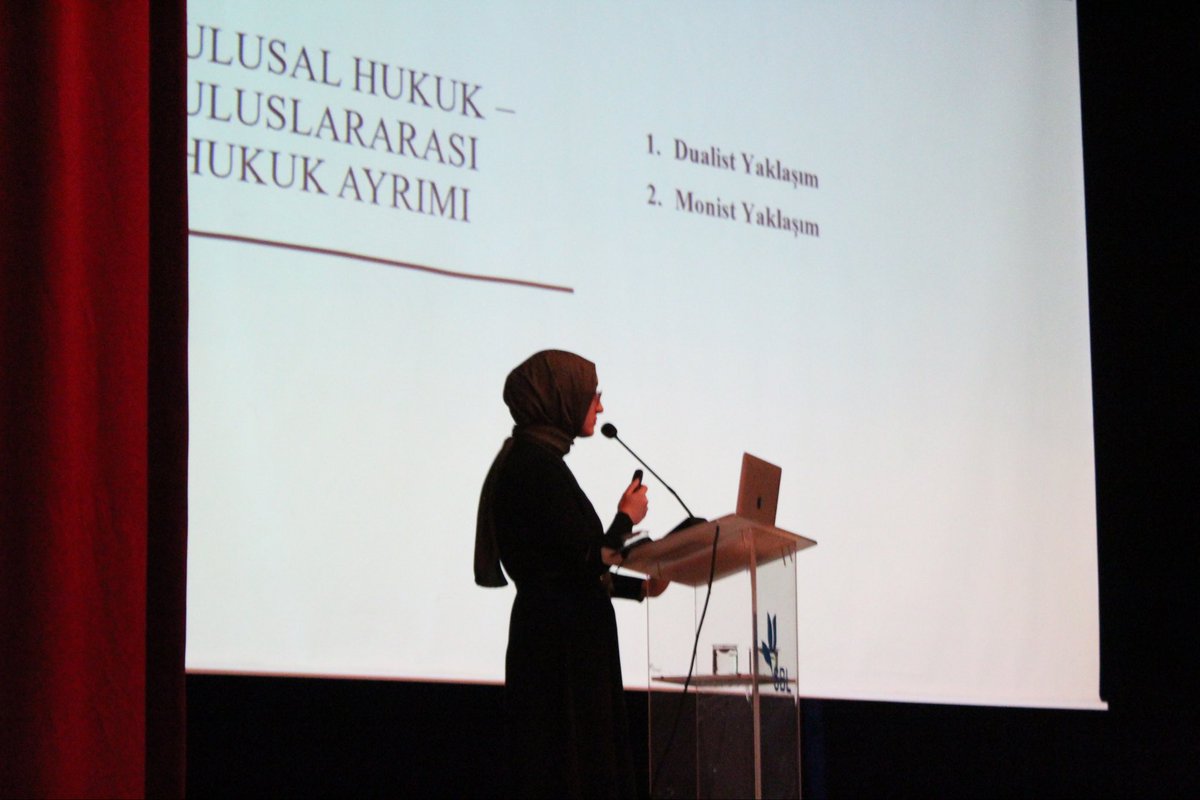 sosyalbilimler's tweet photo. “Uluslararası Hukukun Kaynaklarını Yeniden Düşünmek” temalı konferans serimizin ilkini okulumuz mezunu, Marmara Üniversitesi Hukuk Fakültesi Araştırma Görevlisi Zeynep Karataş hanımefendiyle gerçekleştirdik. 💐

Emeği geçen herkese teşekkür ederiz. 💐 https://t.co/IXf2Zq0ebS