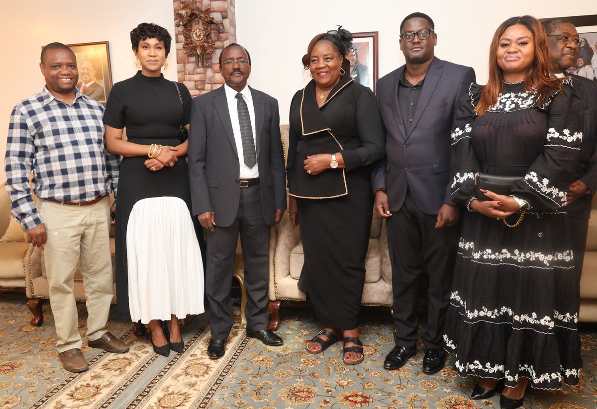 skmusyoka's tweet image. I visited the home of my brother and friend, Prime Minister Rt. Hon. Raila Amolo Odinga, this afternoon to personally offer my condolences to Mama Ida and the Odinga family.
Raila was a tower of strength, as is Mama Ida.
As I sat with the family, I saw this clearly.
Over the…