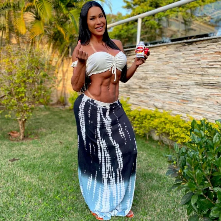 BRAZILIAN fitness icon and pornstar Gracyanne Barbosa was carjacked at gunpoint and thrown to the ground by a gang who stole her luxury SUV in Rio de Janeiro.
The attack took place right outside a petrol station on Wednesday night.

₿: bc1q8grl3y7utzevu56uq0us0rpgv6r69me762g20g
