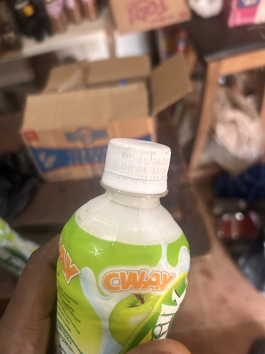 ife_ora's tweet image. Cway do better. I don’t know if it’s mold or dirt inside cap of this Nutri Milk just imagine if I shook it well before opening and I didn’t notice. The product BN is 125722:41. I have returned the damaged product to the seller.
PD: 05/09/25
BB: 04/03/26
#FCCPC #CWAY
