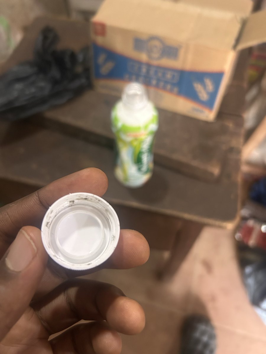 ife_ora's tweet image. Cway do better. I don’t know if it’s mold or dirt inside cap of this Nutri Milk just imagine if I shook it well before opening and I didn’t notice. The product BN is 125722:41. I have returned the damaged product to the seller.
PD: 05/09/25
BB: 04/03/26
#FCCPC #CWAY