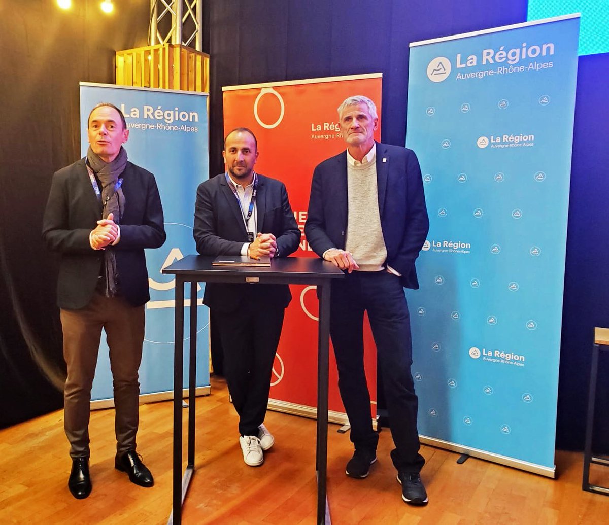 La dynamique se poursuit pour le tennis et le padel en région AURA ! 
Avec Florent Dousset et Renaud Pfeffer, nous prolongeons pour trois ans la convention entre la FFT, la Ligue AURA et la Région Auvergne-Rhône-Alpes, afin de soutenir durablement les infrastructures sportives du