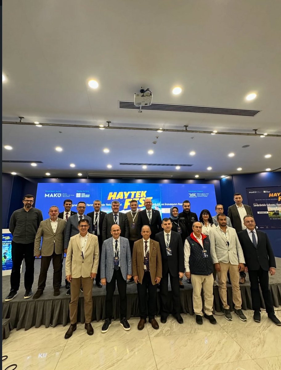 Proje sunumlarında jüri üyesi olan hocalarımıza  rektör yardımcılarımız tarafından teşekkür belgeleri verildi.

<a href="/makuedutr/">MAKÜ</a> <a href="/dalgarh/">Prof. Dr. Hüseyin DALGAR</a> <a href="/TCTarim/">T.C. Tarım ve Orman Bakanlığı</a> <a href="/TCSanayi/">Sanayi ve Teknoloji Bakanlığı</a> <a href="/teknofest/">TEKNOFEST</a> #makü #haytekfest #tarım #hayvancılık #teknoloji #inovasyon