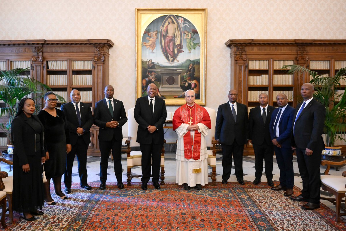 Monarchies2000's tweet image. Le roi Letsie III du #Lesotho , catholique convaincu, a rencontré le #pape Léon XIV au Vatican. Une rencontre également pour réaffirmer les liens entre ce royauté africain et le Saint-Siège. #PopeLeoXIV #Faith 🇱🇸👑🇻🇦 #monarchy #monarchie