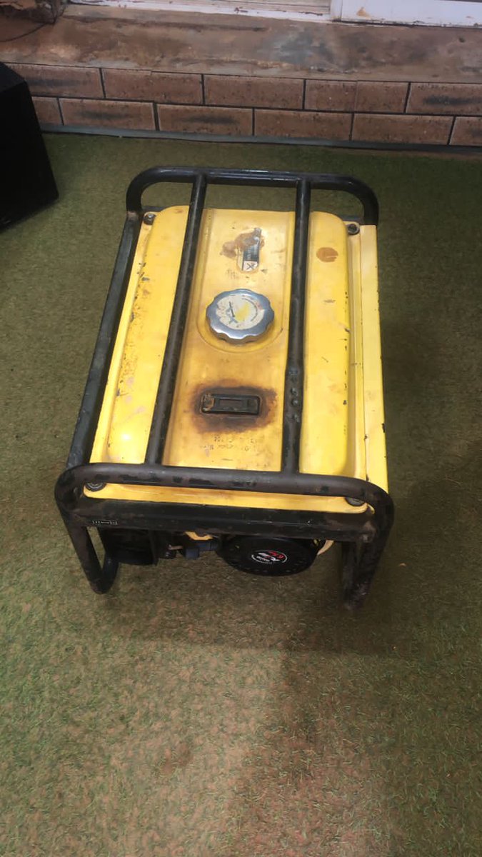 HumbleDeclutter's tweet image. Item: 4.5kva Elepaq Generator 
Price: 110k
Location: Oluwo, FUNAAB 
Defect: None