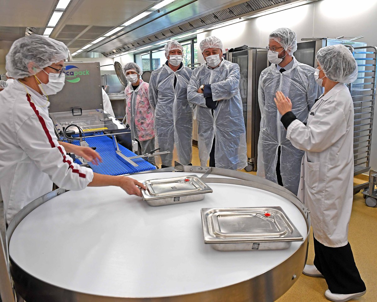 Ravi d'avoir accueilli Monsieur le Sous-Préfet en mairie. 
Au-delà de nos échanges riches sur les projets en cours financés par l'Etat, nous avons notamment visité les cours du groupe scolaire Brontë et la cuisine centrale, 2 réalisations concrétisées avec le concours de l'Etat.