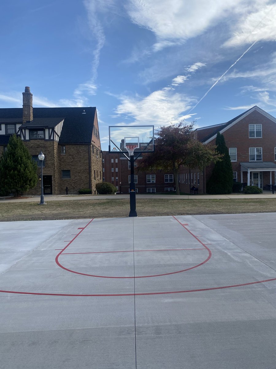 Nicest outdoor court around is ready for some action!  A great addition to the Monmouth College campus.  Thank you class of 2025!