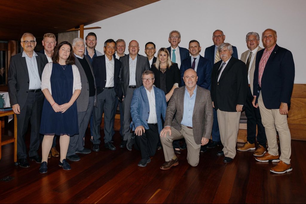 solcisrod's tweet photo. Bellísima Porto como escenario de la segunda reunión anual de Nova Paint Club, la red que reúne a los principales fabricantes independientes de pinturas del mundo, con la portuguesa CIN como anfitrión. Una gran empresa con presencia internacional y con la que @Sinteplast mantiene casi 30 años de vínculos y acuerdos.  Cada encuentro de Nova Paint Club es una oportunidad para compartir experiencias, debatir tendencias y descubrir nuevas formas de innovar en un sector que nunca deja de transformarse.