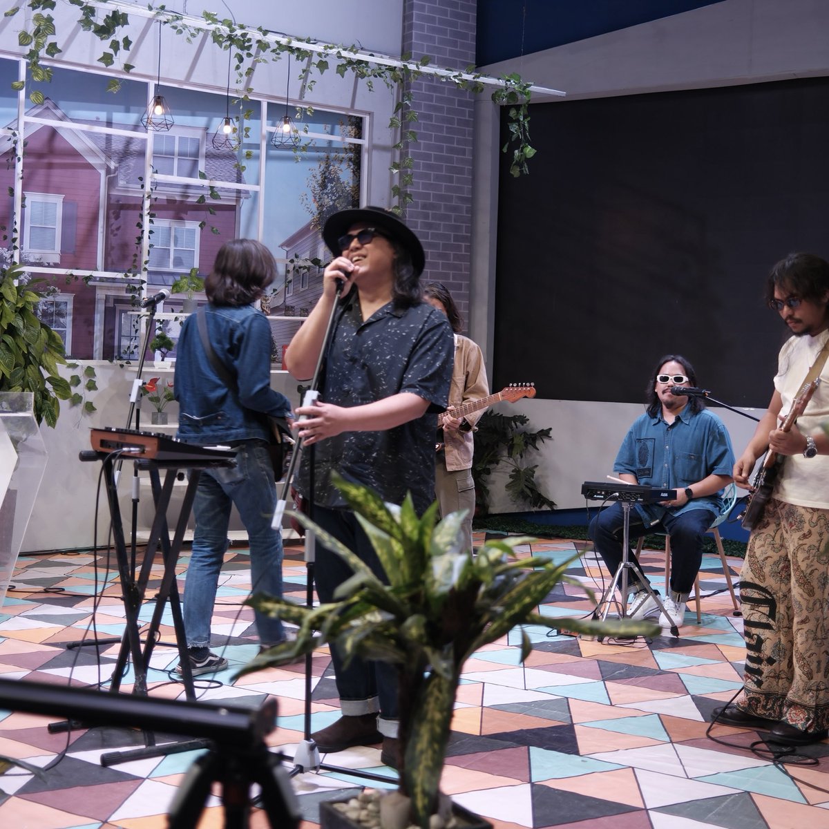 Kenangan #PitahatiJakarta

📸: Pasangan Lensa

#Jakarta #TVRI #SeblakShow #MyCreativeVentures