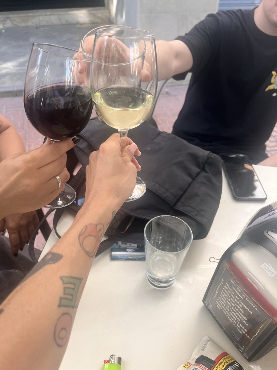 srta_bimba's tweet photo. Vamos, que ya es viernes 🍻 https://t.co/ny5Lvw4tqW