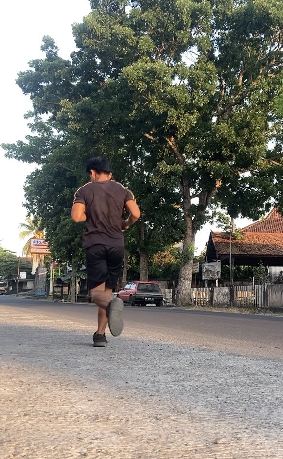 Lannn1900's tweet photo. Perubahan besar nggak datang dari lompatan besar, tapi dari langkah kecil yang terus dijaga. Setiap kilometer sore ini adalah gesekan kecil menuju versi diri yang lebih kuat.

#BerlariPetang #GrowthMindset #DisiplinKecil #EveningRun #fyp #growth #lifestyle https://t.co/FmmihN19nT