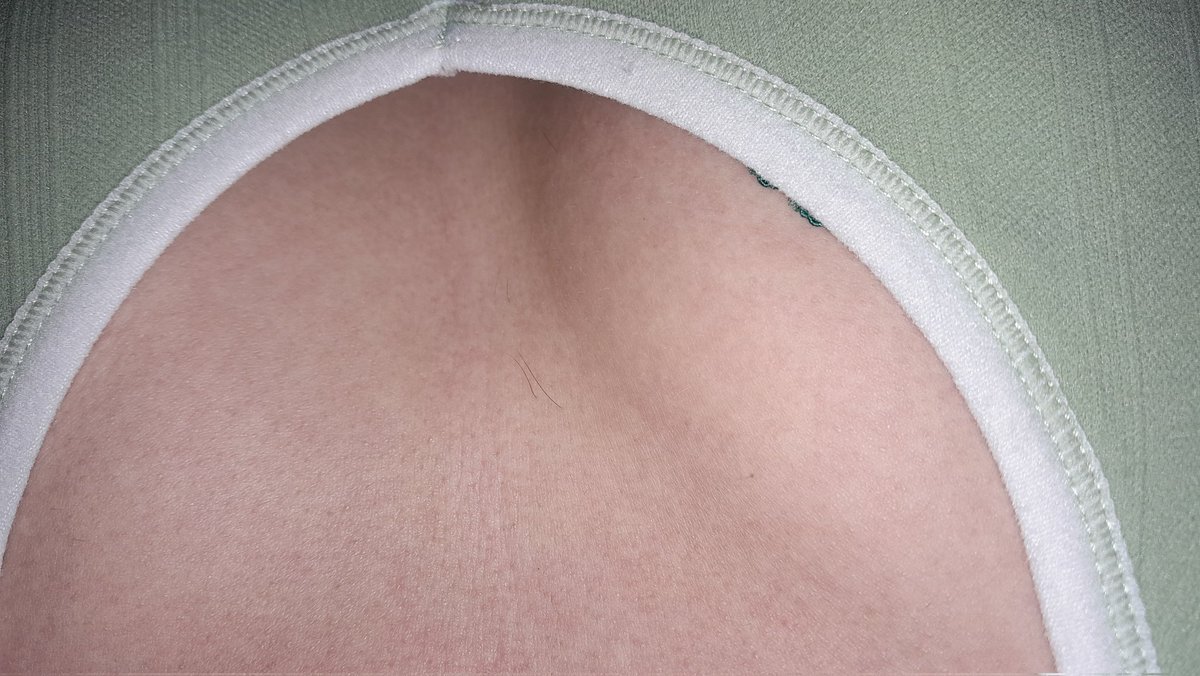 davidtkf's tweet image. 没有外衣，低头就见着“小山”，瞬间心满意足，毕竟我这个大小已经把很多顺女比下去了。虽然如此，我还是会常想，为什么我生来不是女儿身，这样就算我胸平，我最少可以不需要这样辛苦改变自己，只为了活成我想要的样子。虽然社会在慢慢的接受跨性别群体，可是人们的“恶意”却是最难忍受的，明白的都明白。