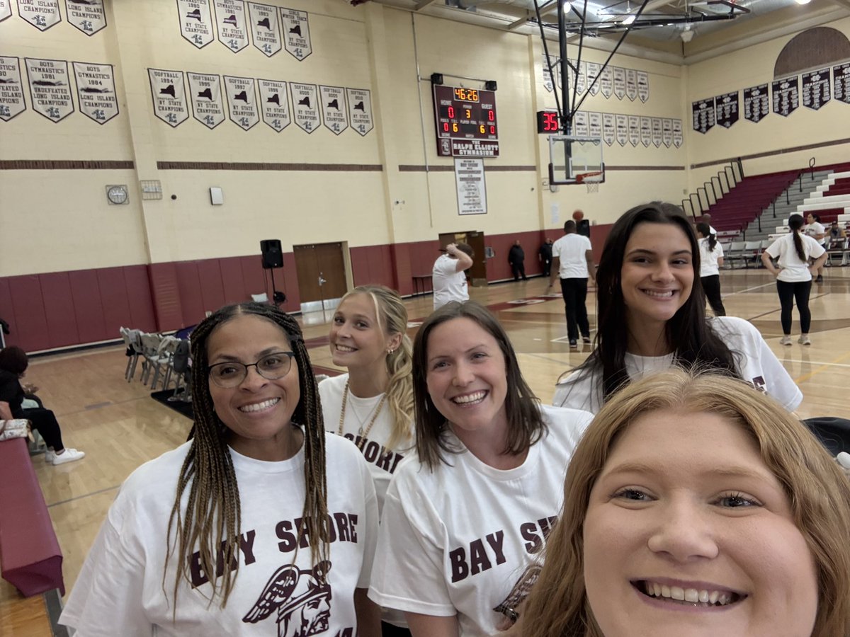 <a href="/5thAveSchool/">Fifth Avenue Elementary School</a> staff &amp; students had an amazing time at the Harlem Wizards vs. Bay Shore game! Thank you to the FAS students &amp; staff members who supported this event &amp; played their hearts out to support the Bay Shore community!  Great job. #
It’sAShoreThing! <a href="/BayShoreSchools/">Bay Shore Schools</a>