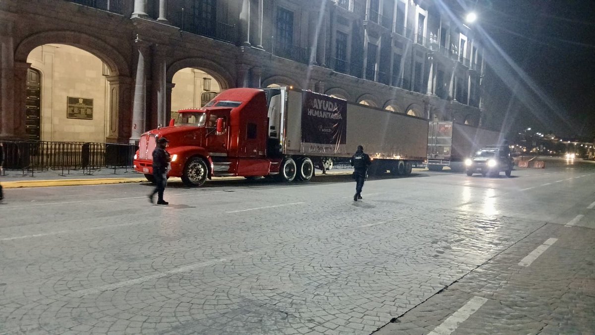 #AcopioEdoMex | Por la mañana enviamos otra muestra del enorme corazón y solidaridad de las y los mexiquenses con nuestras hermanas y hermanos de Hidalgo.
22 toneladas de víveres van en camino para ayudar en estos momentos difíciles. ¡No están solos!
#ElPoderDeAyudar