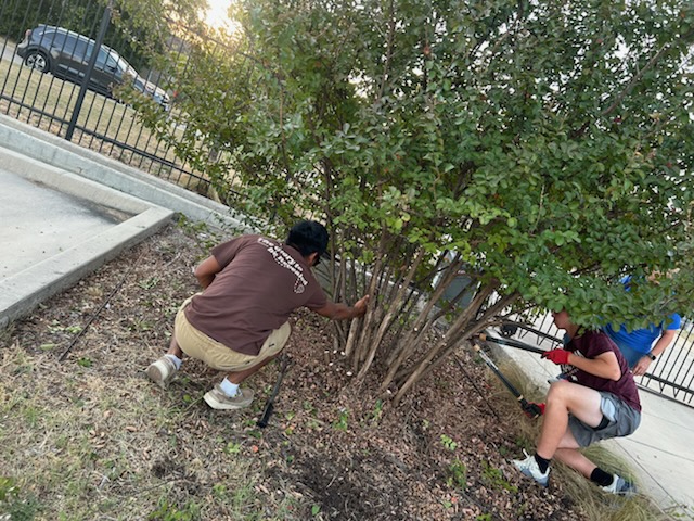 HopeFarmInc's tweet image. BIG THANK YOU to members of Normandale Church for helping with our Como Campus landscaping!  We are thankful for the visit and your hard work!