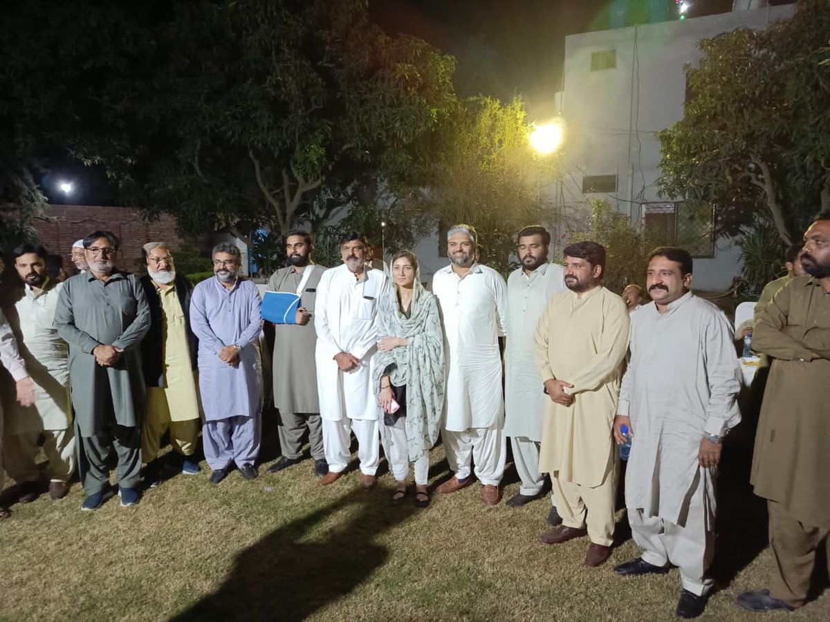 حلقہ این اے 151 —
یونین کونسل ٹاٹے پور میں میاں مجاہد لانگاہ کی جانب سے کارنر میٹنگ کا انعقاد،
مخدوم زادہ زین حسین قریشی اور محترمہ مہر بانو قریشی کی شرکت۔
<a href="/PTIofficial/">PTI</a> <a href="/ZainHQ/">Zain Hussain Qureshi</a>
#NA151 #Multan #MakhdoomZainHussainQureshi #MehrBanoQureshi