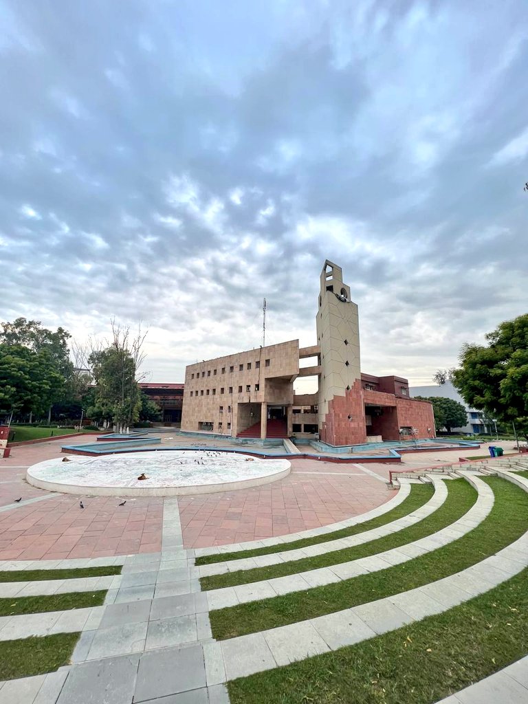 siddharthbosee's tweet image. My college at 6 in the morning
