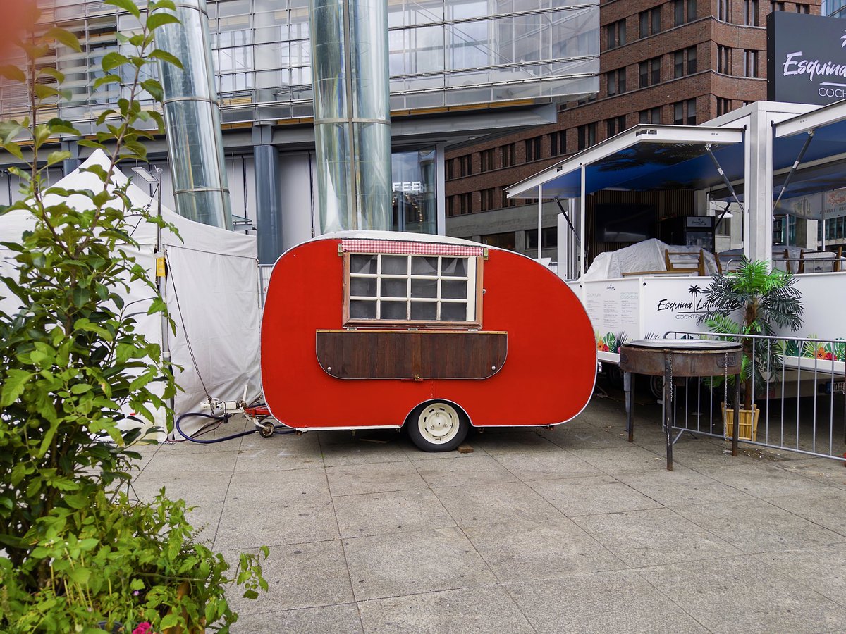 2davoTO's tweet photo. Red Trailer. Berlin https://t.co/G9XknWaHd2