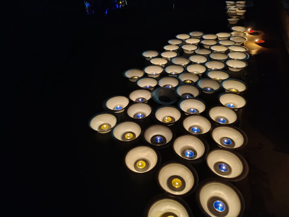 duttaaabhishek's tweet image. আজ আমাদের ১৮ নং ওয়ার্ডে প্রত্যেক বছর ন্যায় এই বছর আসন্ন আলোর উৎসব দীপাবলিকে সামনে রেখে ওয়ার্ডের সকল অংশের মানুষকে সঙ্গে নিয়ে দ্বীপ উৎসবে সামিল হলাম।
#Diwali #Dhanteras #Deepavali #Festival