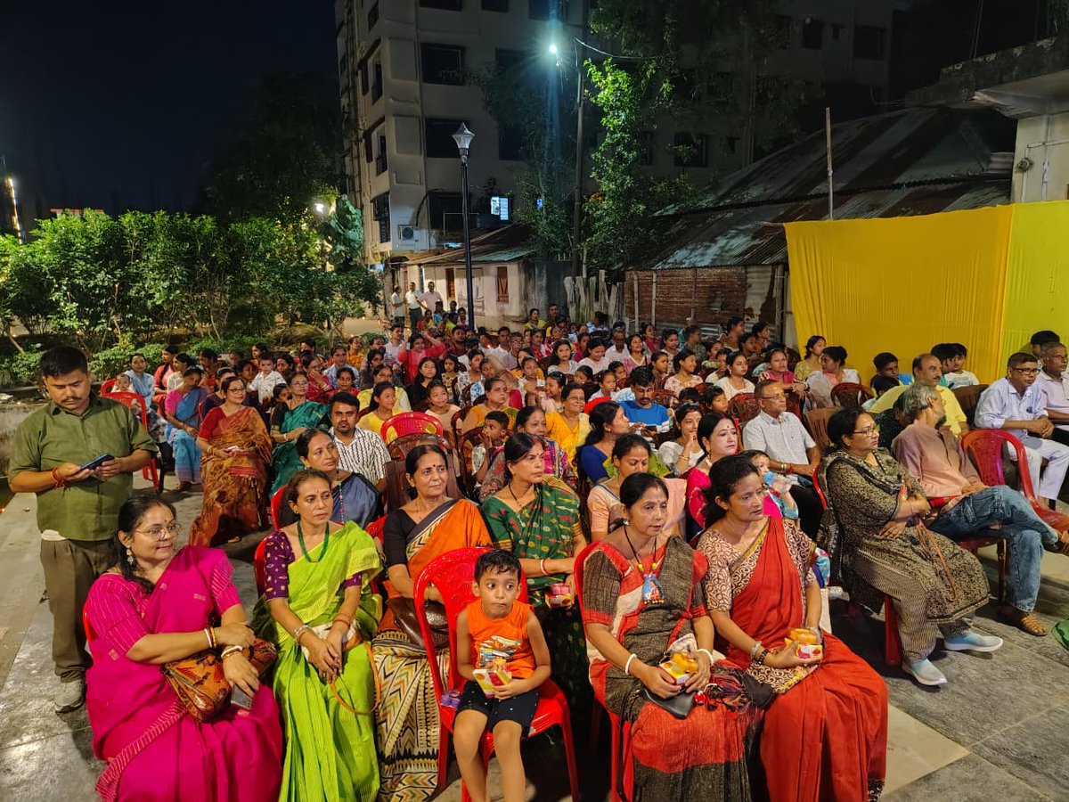 duttaaabhishek's tweet image. আজ আমাদের ১৮ নং ওয়ার্ডে প্রত্যেক বছর ন্যায় এই বছর আসন্ন আলোর উৎসব দীপাবলিকে সামনে রেখে ওয়ার্ডের সকল অংশের মানুষকে সঙ্গে নিয়ে দ্বীপ উৎসবে সামিল হলাম।
#Diwali #Dhanteras #Deepavali #Festival