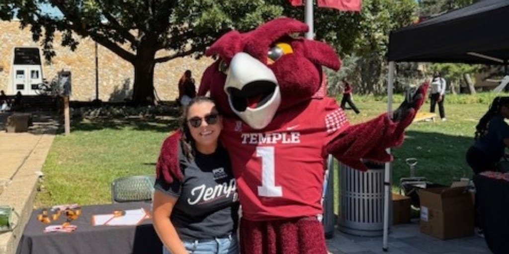 InsidePFCU's tweet image. 🦉 Game day was in full swing! PFCU’s Shannon Lutz joined Hooter and Temple students to cheer on the Owls at their first home game last month. 🎉

#TempleOwls #PFCU #CommunitySpirit #PhillyPride