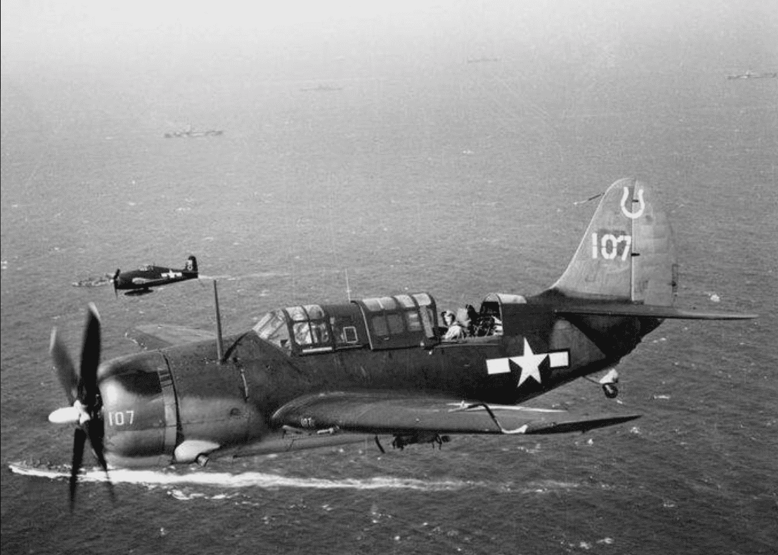 sentandoapua's tweet photo. Bombardeiro Curtiss SB2C-3 Helldiver do Esquadrão VB-7 da US Navy, Indochina, 1945
#aviação #militar #historia #WWII #bombardeiro #USNavy #SB2C https://t.co/vVGatWg4h8