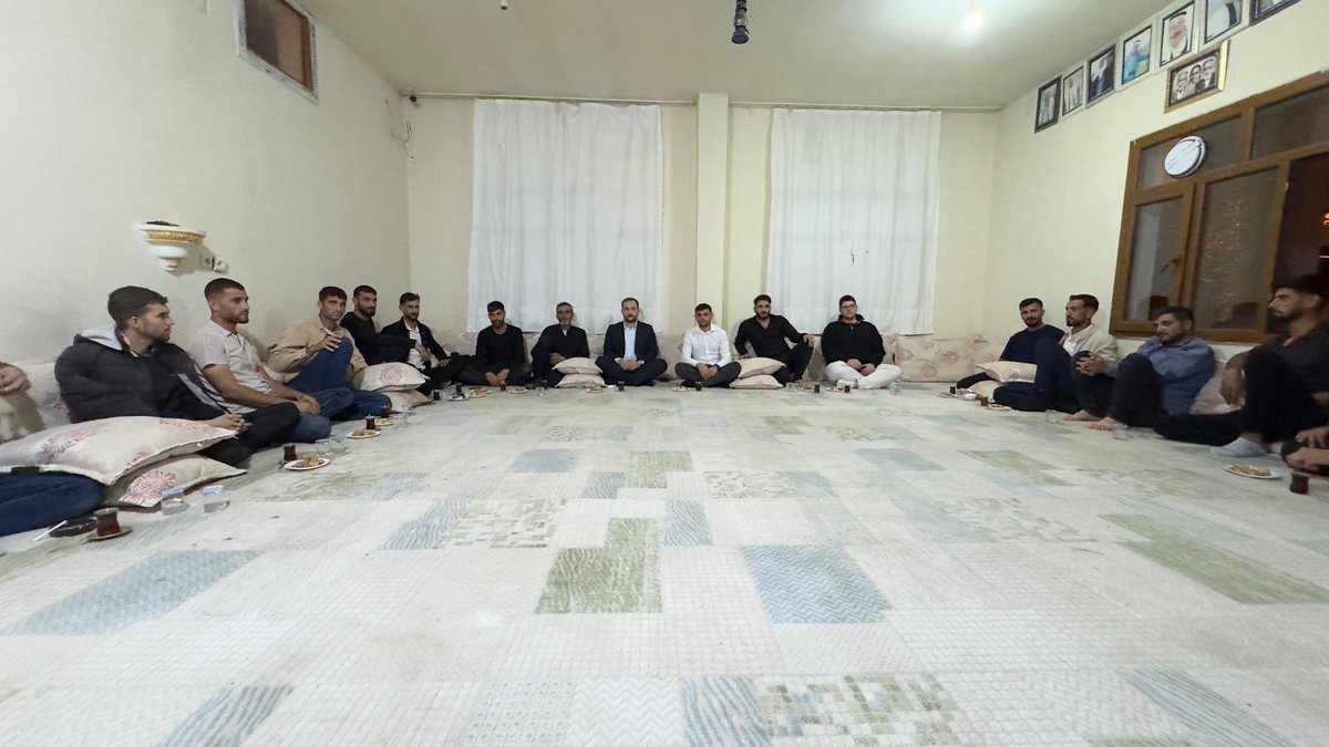 ArtukluAkgenc's tweet photo. 📍 #MahalledeGençİz programımızın durağı Gökçe Mahallesi oldu.

Gençlik Kolları Başkanımız Sn.Veysi CIRIK  ve Yönetim kurulu üyelerimiz ile birlikte genç kardeşlerimizle buluştuk, onları dinledik, taleplerini not aldık. https://t.co/nblDGgKGZJ