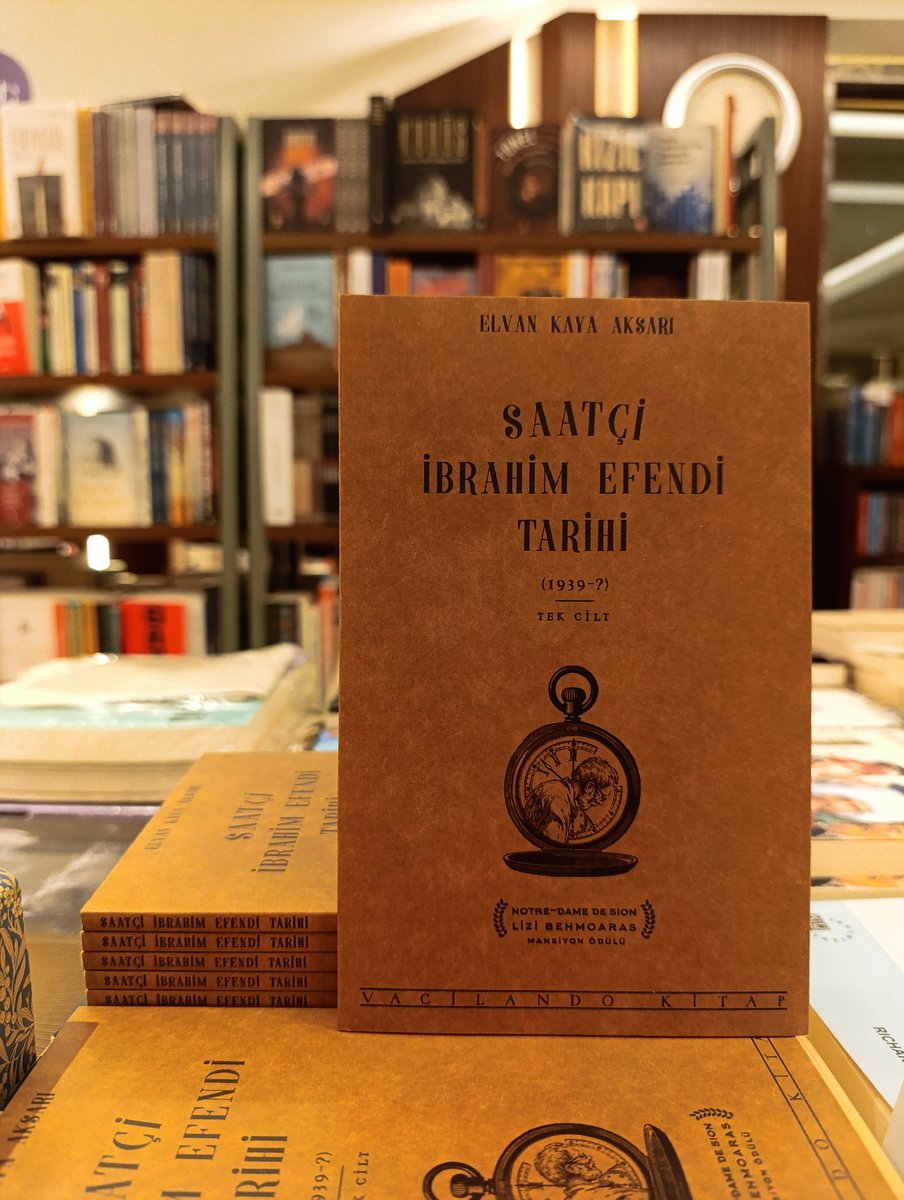 Elvan Kaya Aksarı'nın kaleminden modern bir hiciv: Saatçi İbrahim Efendi Tarihi. Dış kapağından son harfine kadar her şeyiyle keyif veren bir eser. 
#taksimkitabevi #kitapönerisi ☺️

📍Taksim Kitabevi - Beyoğlu
Taksim Camii Külliyesi