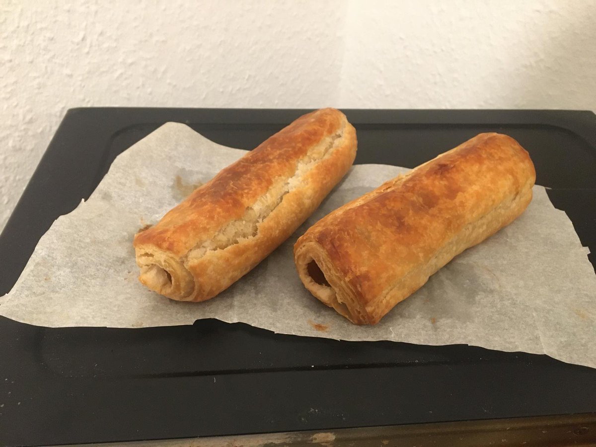 Bei #KAAS gibt es derzeit 4 TK-Geflügelrollen für nur 2 Euro! Es sind exakt die gleichen, die es beim Discounter gibt. Schmecken genauso und werden auch im Mini-Backofen ohne Dampf hervorragend! Das hätte ich nicht erwartet. Und jetzt ist auch bekannt, was da so drin ist.