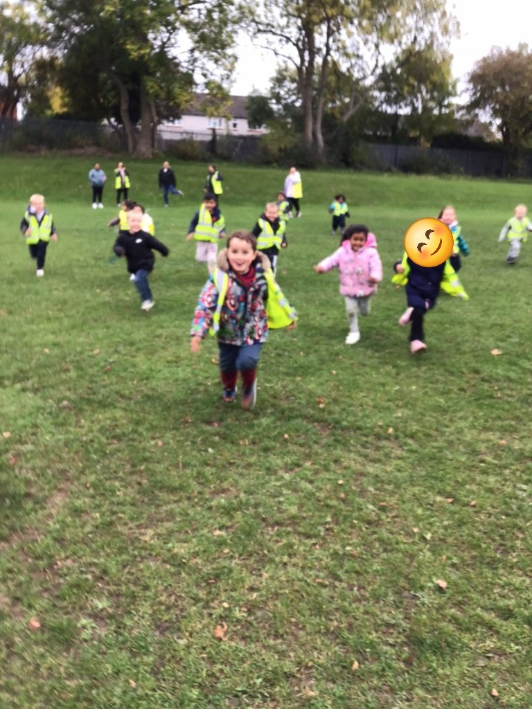 Our Park Trip! 🌳
We blew bubbles and played with the parachute, lifting it up and making the leaves fly.
We climbed up the ladders, over the bridges, and down the slides and we had lots of giggles rolling down the soft, grassy hill. At the end, we had some exciting races 🏁