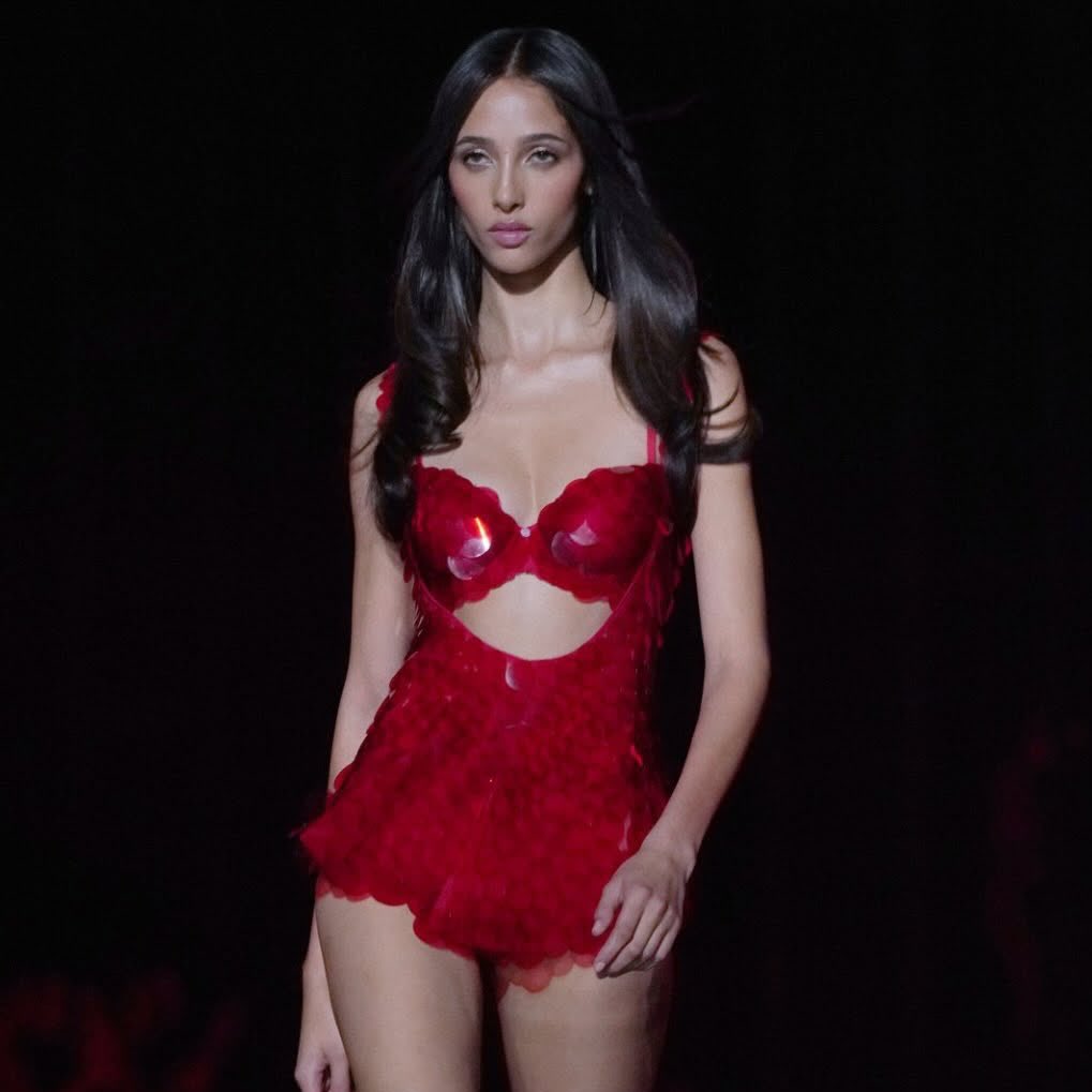 it girls bella hadid &amp; yasmin wijnaldum in red