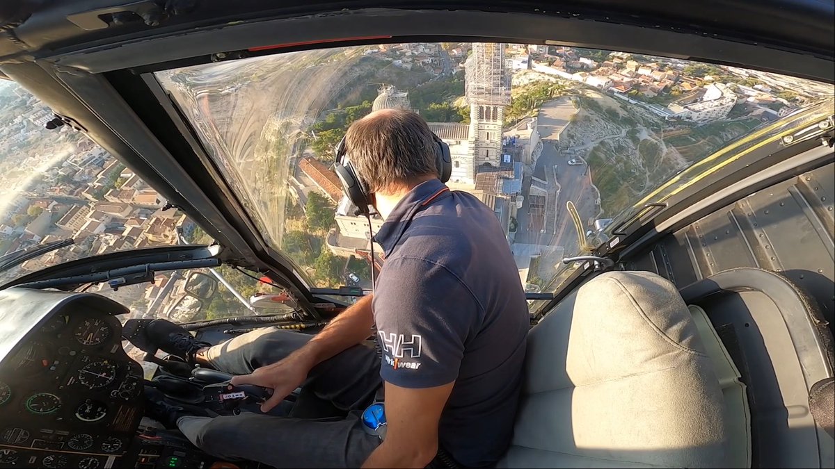 CmaCgm_France's tweet photo. La couronne restaurée de Notre-Dame de la Garde a pris place au sommet de la basilique. 🚁

CMA CGM soutient la restauration de la Bonne Mère. Depuis son promontoire, elle veille sur #Marseille et les marins du monde entier ! 🌊

📸 @Airbus @ndg_officiel SAF Hélicoptères
#CMACGM https://t.co/NT1p7sKRDc